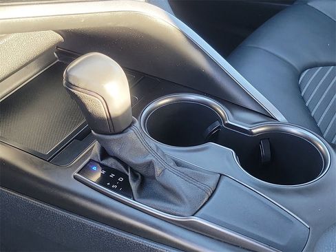 Used 2021 Toyota Camry SE image 12