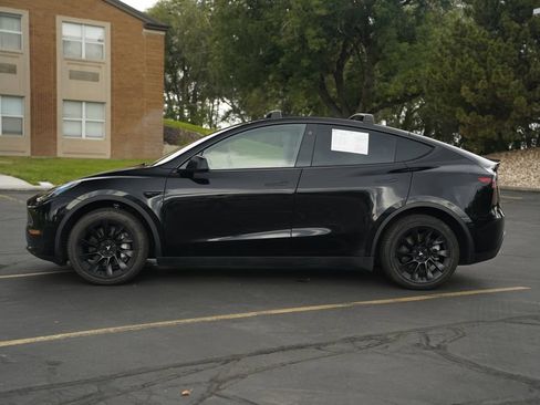 Used 2023 Tesla Model Y Long Range AWD/4WD image 2