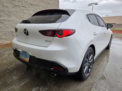 Used 2019 MAZDA MAZDA3 Hatchback w/ Preferred Package image 4