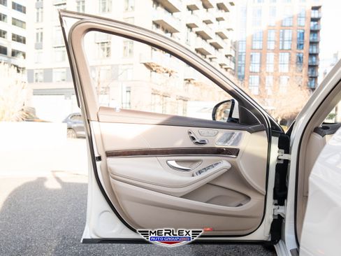 Used 2018 Mercedes-Benz S 560 4MATIC Sedan w/ Premium Package image 45