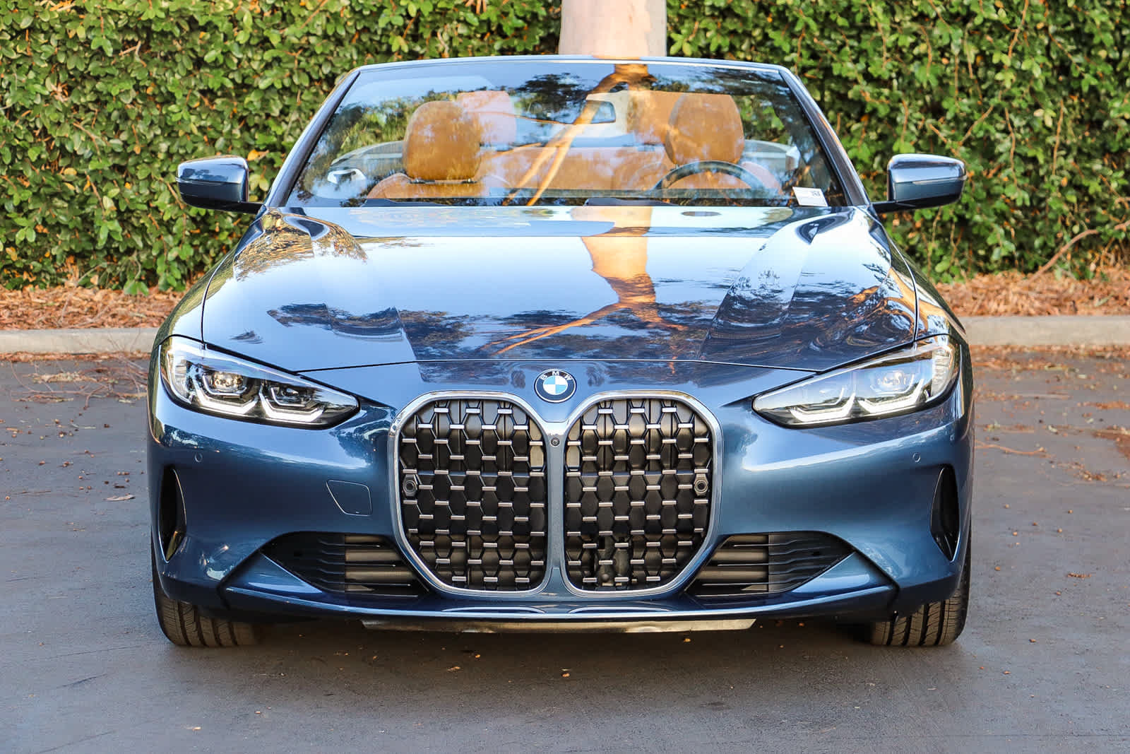 Used 2024 BMW 430i Convertible w/ Premium Package RWD image 2