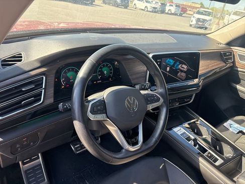 Used 2024 Volkswagen Atlas SEL Premium R-Line image 3