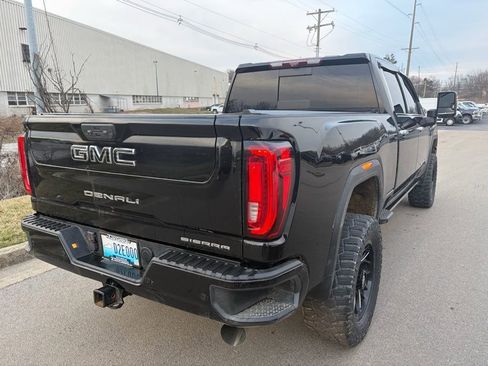 Used 2022 GMC Sierra 2500 Denali w/ Denali Black Diamond Edition image 3