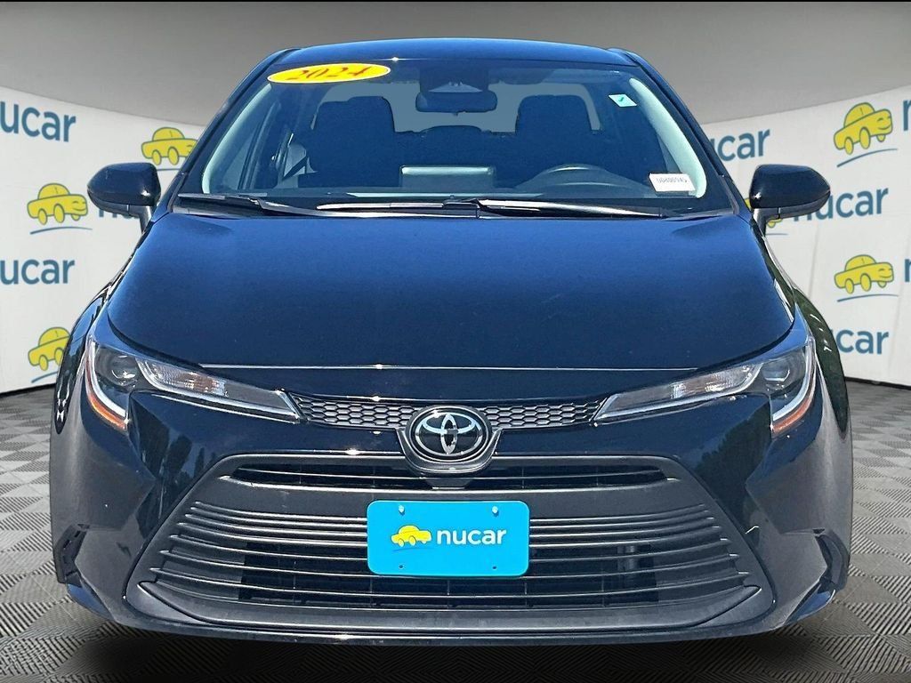 Used 2024 Toyota Corolla LE FWD image 2