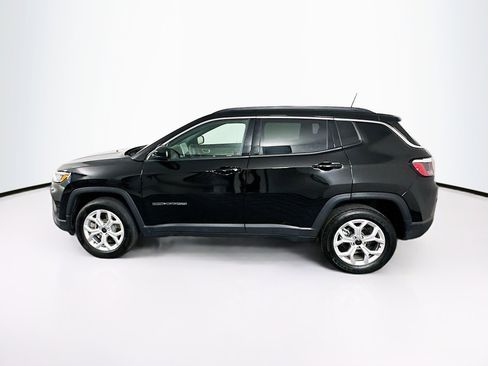 Used 2025 Jeep Compass Latitude AWD/4WD image 4
