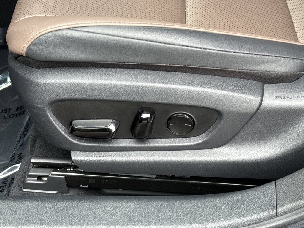 Used 2025 Lexus ES 300h w/ Premium Package FWD image 14