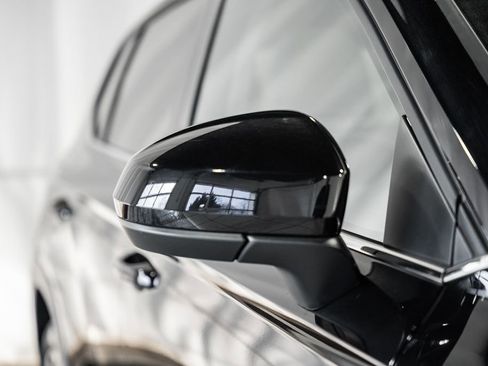 Used 2025 Volkswagen Taos SE w/ Panoramic Sunroof Package image 18