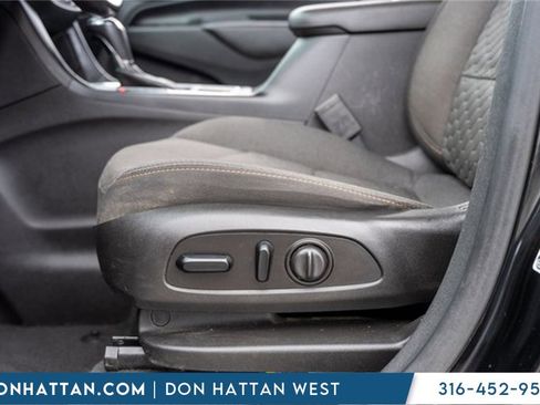Used 2018 Chevrolet Equinox LT image 18
