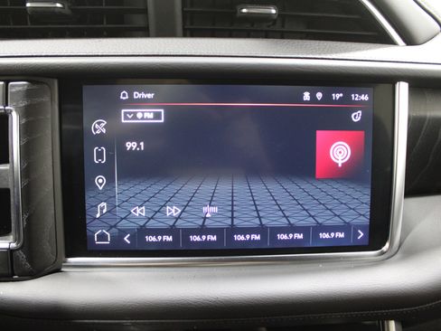 Used 2024 GMC Yukon Denali image 16