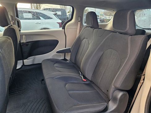 Used 2021 Chrysler Voyager L image 28
