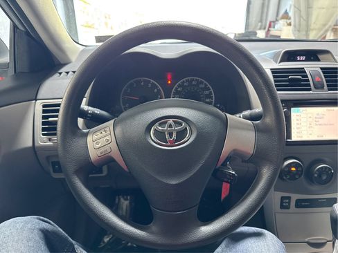 Used 2013 Toyota Corolla LE FWD image 17
