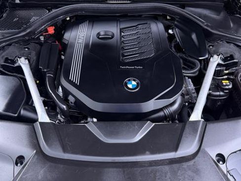 Used 2022 BMW 740i w/ Premium Package RWD image 34