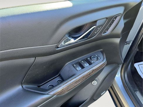 Used 2021 GMC Acadia Denali w/ Denali Ultimate Package image 16