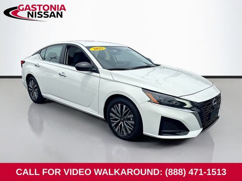Used 2025 Nissan Altima 2.5 SV FWD image 1