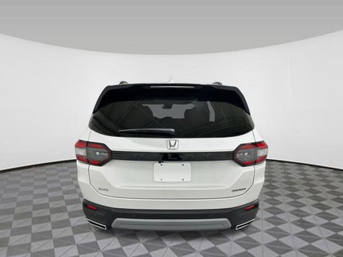 New 2025 Honda Pilot Touring image 4