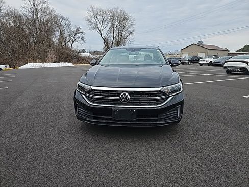 Used 2024 Volkswagen Jetta SEL image 2