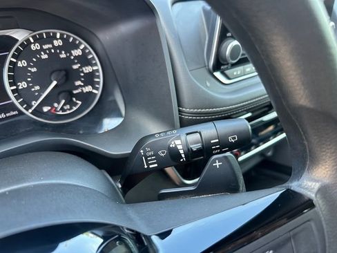 Used 2022 Nissan Rogue SV FWD image 25