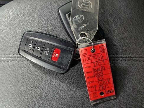 Used 2024 Toyota RAV4 XSE AWD/4WD image 30
