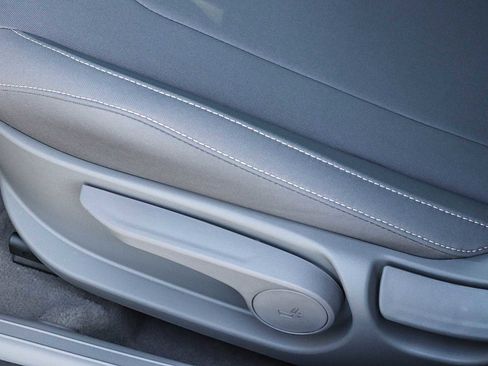 New 2025 Hyundai Elantra SEL image 24