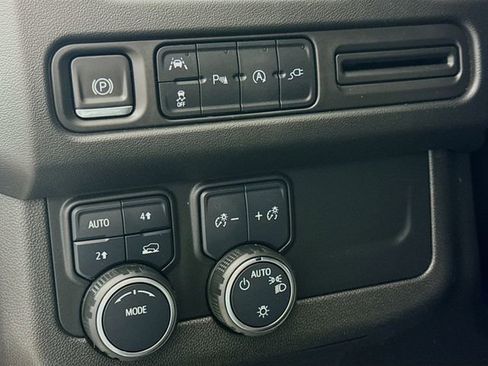 Used 2021 Chevrolet Suburban RST w/ Luxury Package image 12