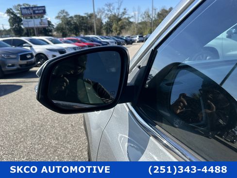 Used 2018 Toyota Highlander XLE image 10