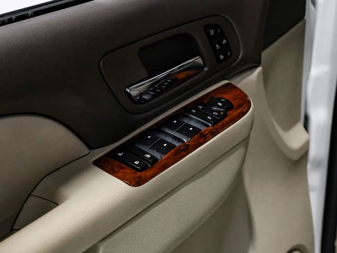 Used 2012 Chevrolet Avalanche LTZ image 57