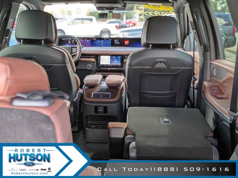 New 2025 Lincoln Navigator Reserve image 15