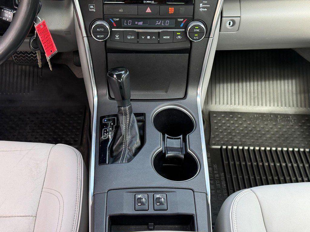 Used 2017 Toyota Camry XLE FWD image 12