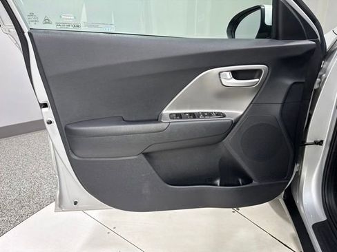 Used 2018 Kia Niro FE FWD image 8