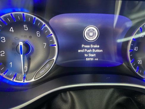 Used 2020 Chrysler Pacifica Limited FWD image 5