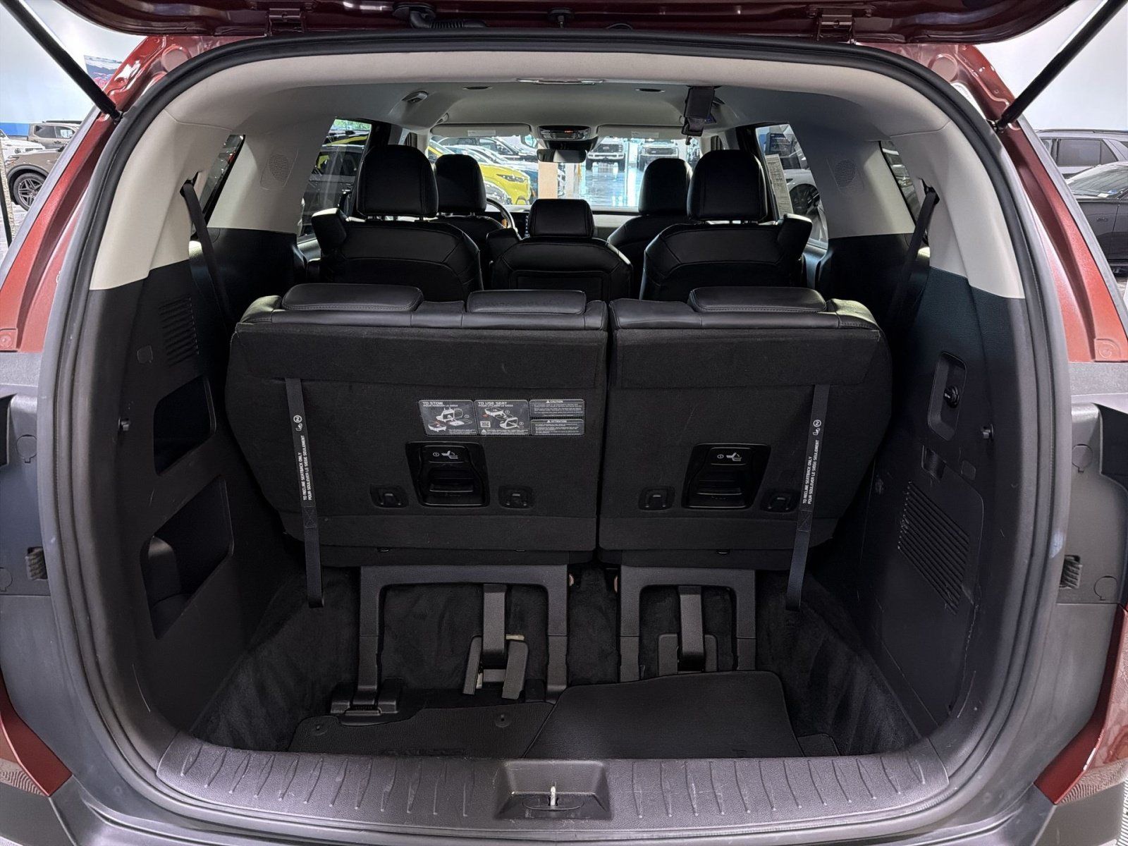 Used 2025 Kia Carnival FWD image 27