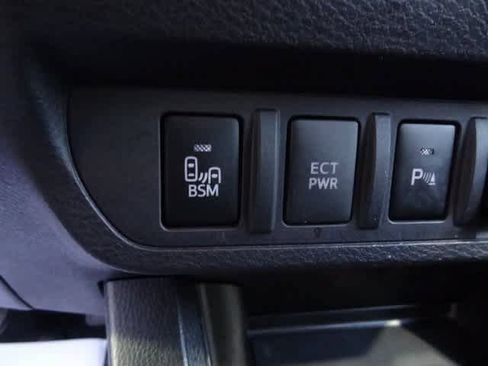 Used 2020 Toyota Tacoma Limited image 11