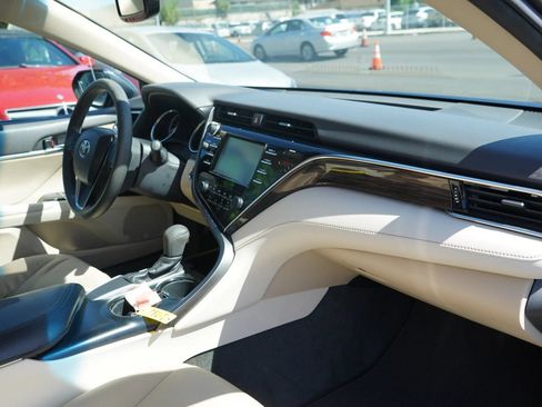 Used 2018 Toyota Camry LE FWD image 18