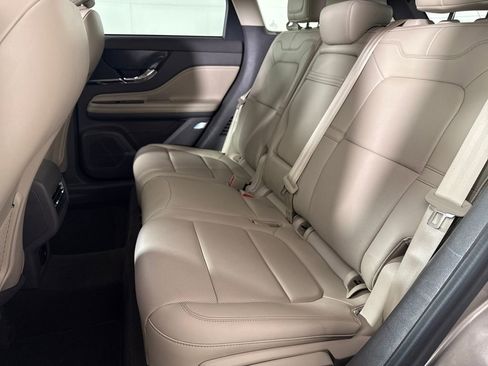 Used 2021 Lincoln Corsair Standard w/ Premium Package image 12