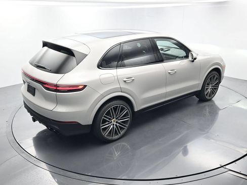Certified 2023 Porsche Cayenne Platinum Edition AWD/4WD image 38