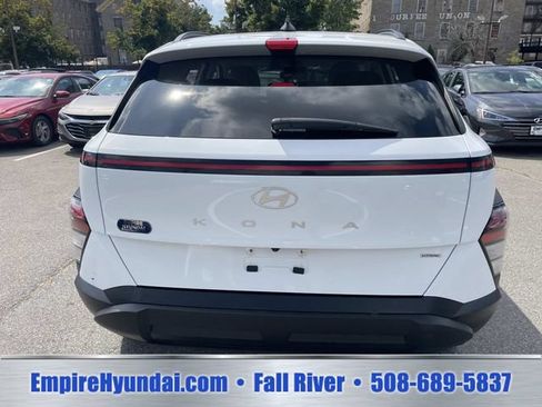 Used 2024 Hyundai Kona SEL AWD/4WD image 4