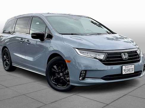 Used 2023 Honda Odyssey Sport image 2