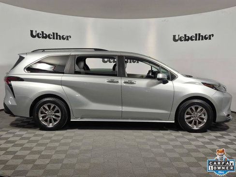 Certified 2024 Toyota Sienna XLE FWD image 8