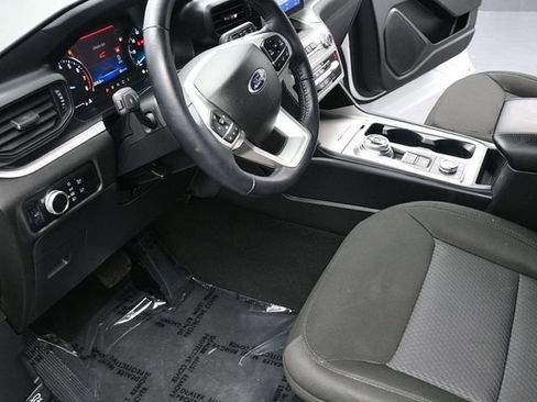 Used 2023 Ford Explorer XLT image 14