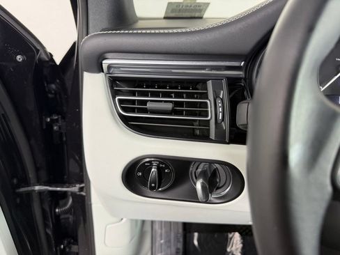Certified 2025 Porsche Macan w/ Premium Package Plus AWD/4WD image 26