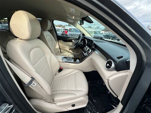Used 2021 Mercedes-Benz GLC 300 image 27