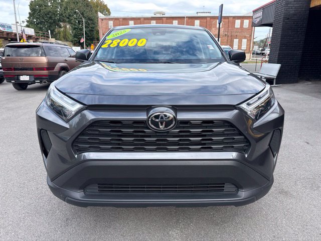 Used 2025 Toyota RAV4 LE AWD/4WD image 4