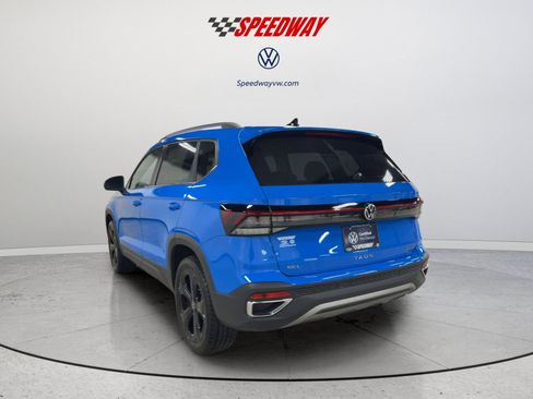 Used 2025 Volkswagen Taos SEL AWD/4WD image 8