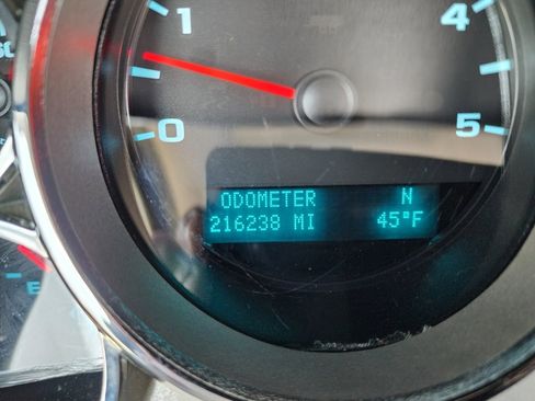 Used 2013 Chevrolet Silverado 2500 LT w/ Interior Plus Package image 42