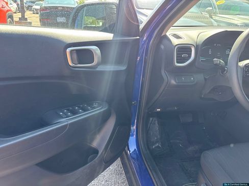 Certified 2023 Hyundai Venue SE FWD image 20