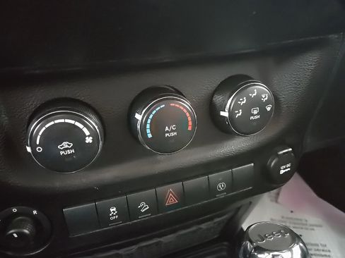 Used 2015 Jeep Wrangler Unlimited Sahara w/ Connectivity Group image 52