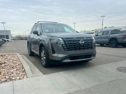 New 2026 Nissan Pathfinder SL AWD/4WD image 3