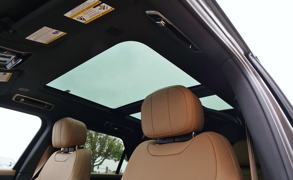 New 2026 Land Rover Range Rover Sport SE AWD/4WD image 13