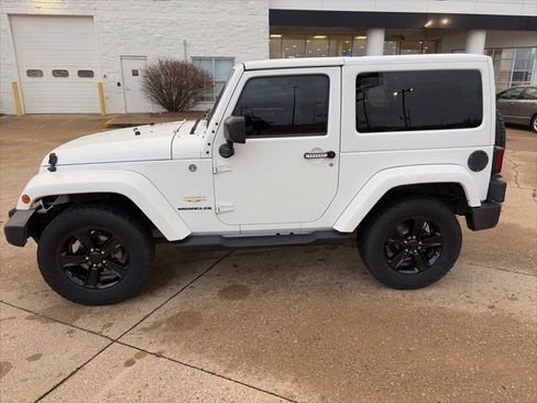 Used 2015 Jeep Wrangler Sahara w/ Dual Top Group image 17