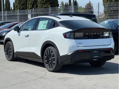 New 2026 Nissan Leaf Platinum+ w/ Cargo Package (Platinum+) FWD image 6